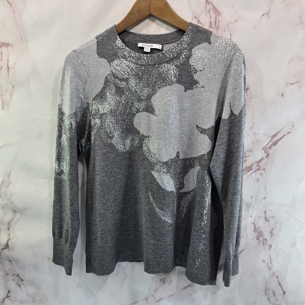 Chicos Sweater Womens Medium 1 Gray Silver Floral Lightweight Intarsia Metallic